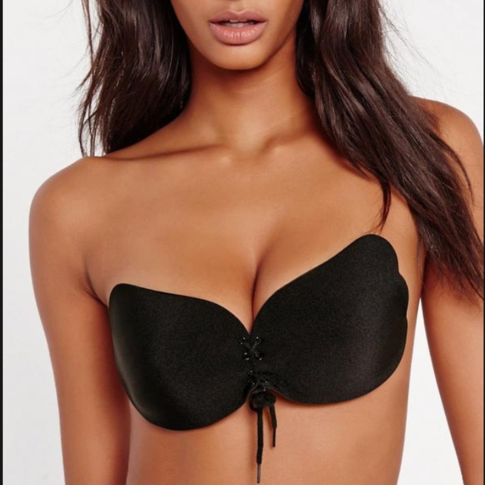 Black strapless adjustable small sticky bra